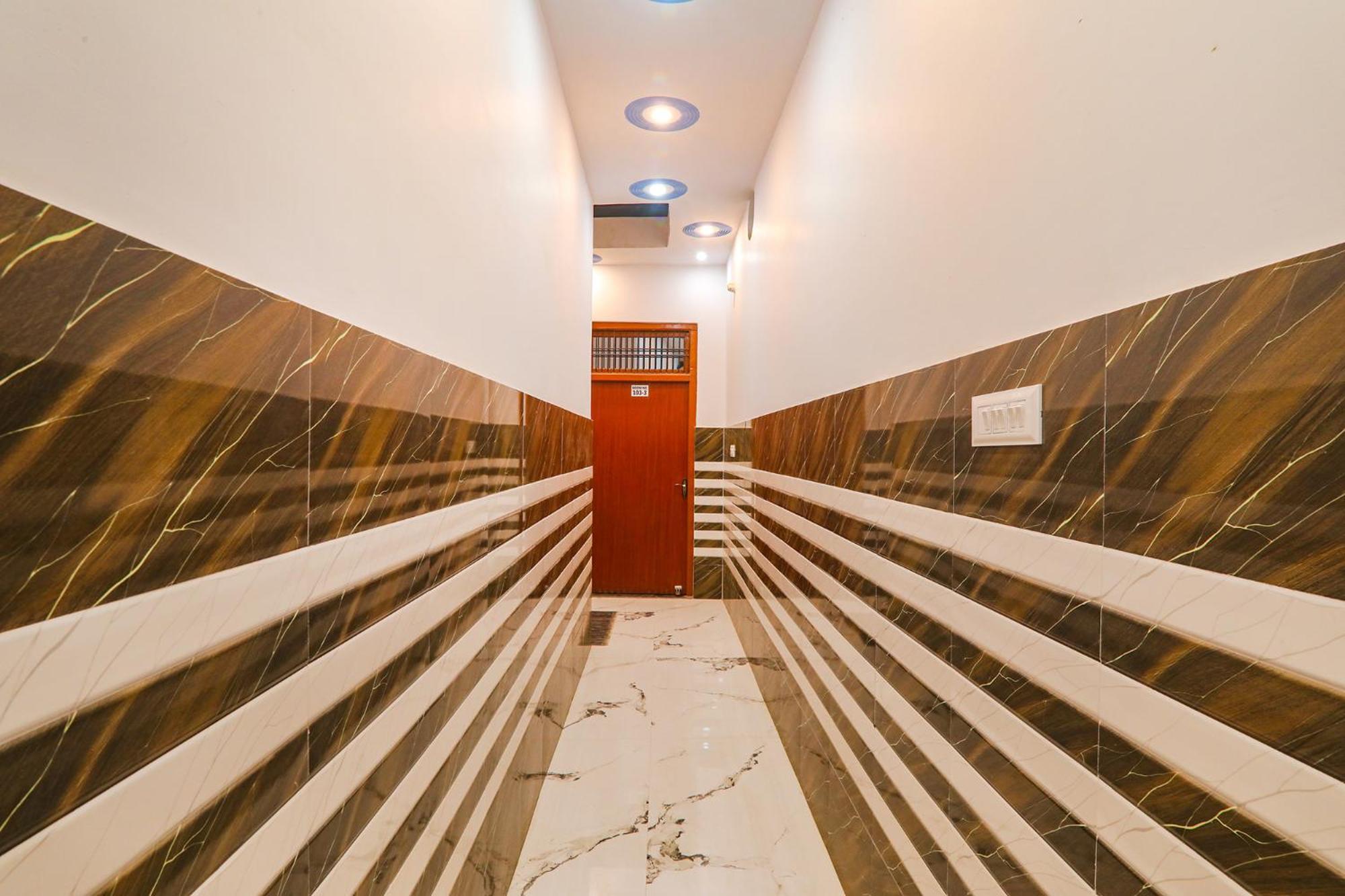 Fabexpress Shree Siya Raman - 500M From Shri Ram Janam Bhumi Hotel Ayodhya Bagian luar foto